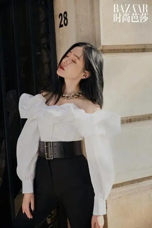 张天爱巴黎时装周性感全纪录:抹胸,透视装,真空深v,太鲨了!