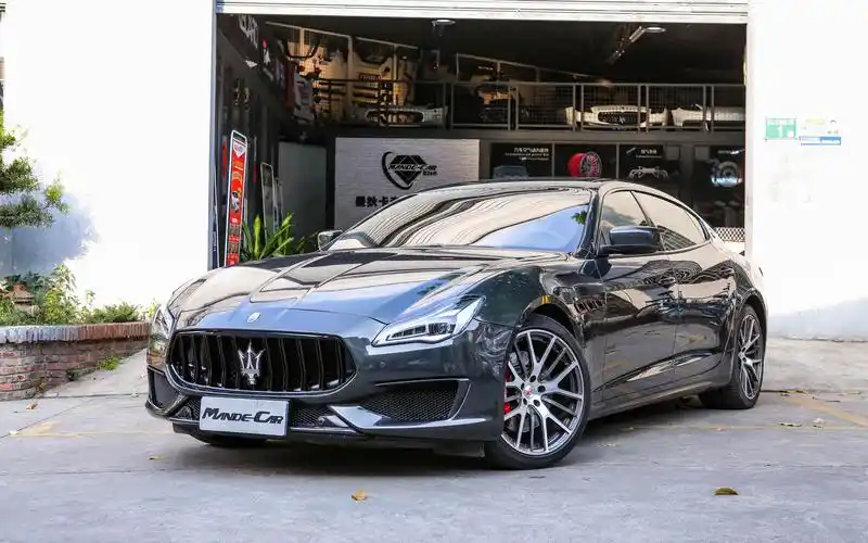 墨绿色的玛莎拉蒂总裁改装trofeo新版包围led大灯,老车