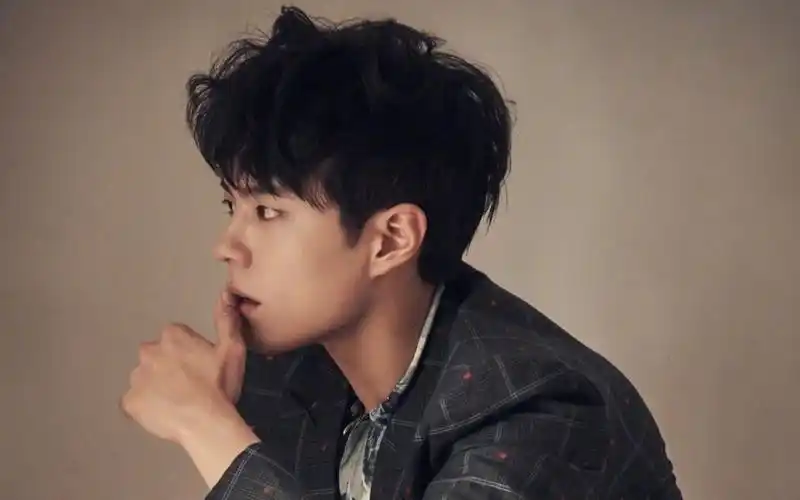 朴宝剑儒雅帅气时尚写真图片桌面壁纸