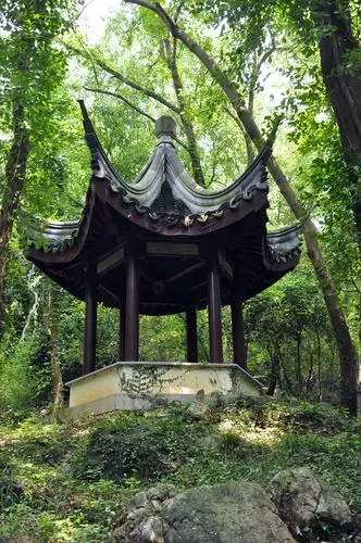 玉女潭景区,奇石怪岩多,亭子也多,一路上可以看到很多亭子,很