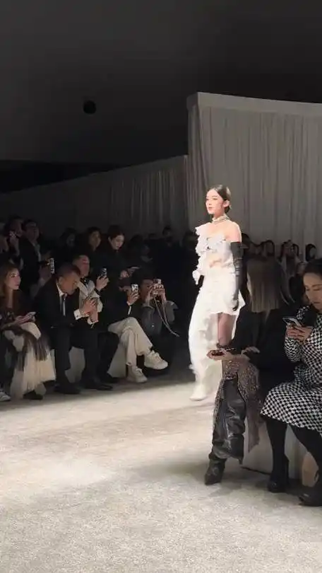 古力娜扎走秀也好美啊,一种高高在上的美人的感觉