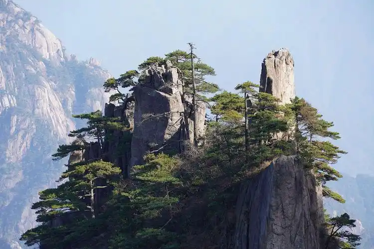 黄山后山上前山下的好处 黄山是中国一座风景秀丽的名山,以奇松,怪石