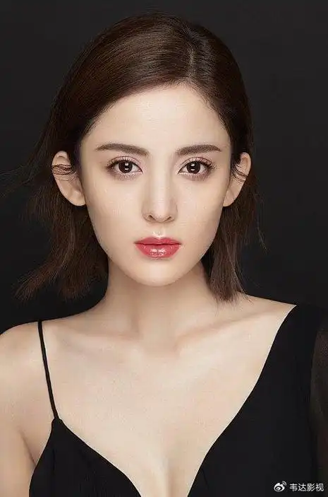 31岁古力娜扎魅力四射,一颦一笑太倾城!