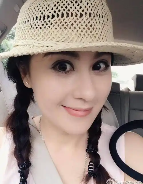 张卫健前女友tvb花旦江欣燕放下12年婚姻伤痛,新剧饰演冻龄妈妈