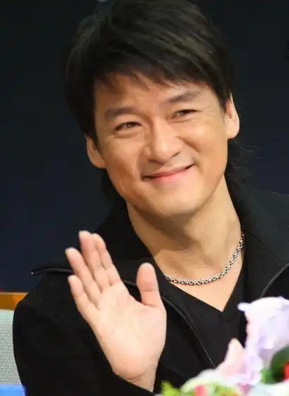 周华健(emil wakin chau),1960年12月22日出生于中国香港西营盘,祖籍