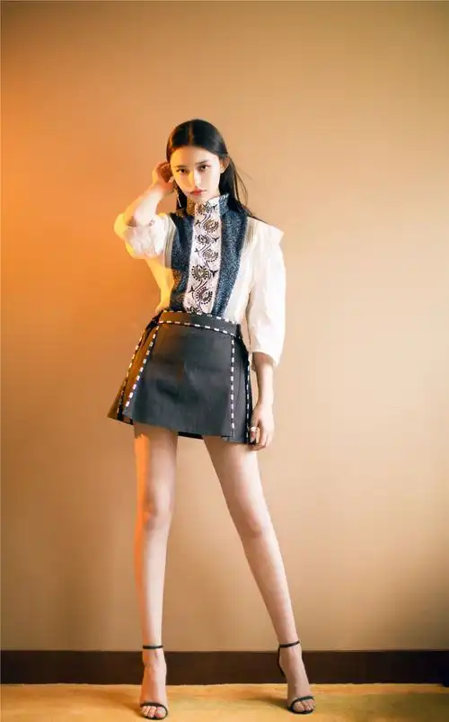 林允短裙美腿性感写真图片66