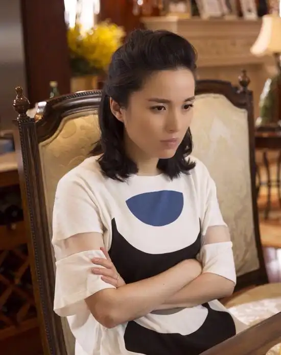 李佳42岁嫁给靳东,一家四口幸福美满!这就是嫁给了爱情的模样