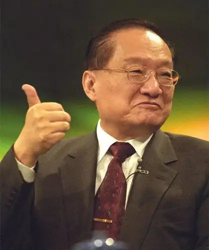 蒋百里的女儿蒋英嫁给了著名科学家钱学森,那么钱学森便是金庸的表姐