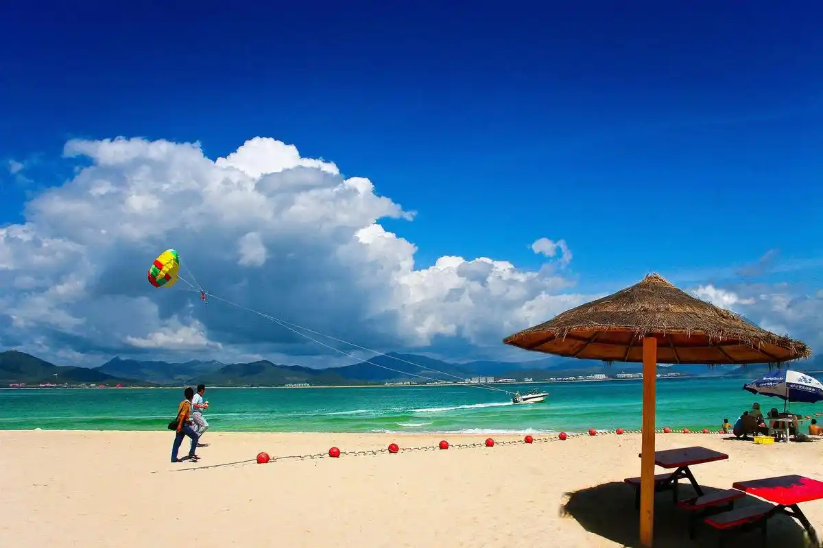三亚必去景点 蜈支洲岛旅游区三亚,这座美丽的海滨城市,以其独特的