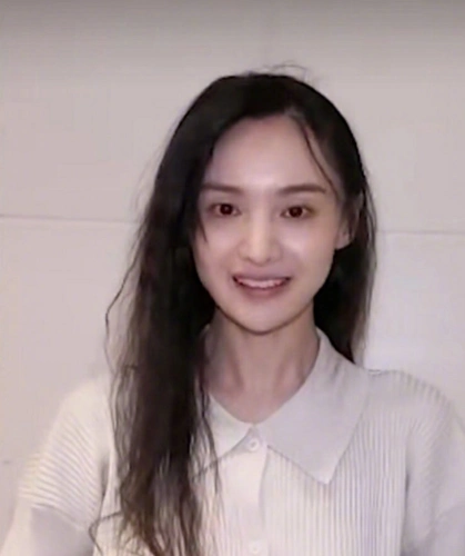 有种整容叫郑爽素颜卸妆变贝壳眼皮29岁初老痕迹重