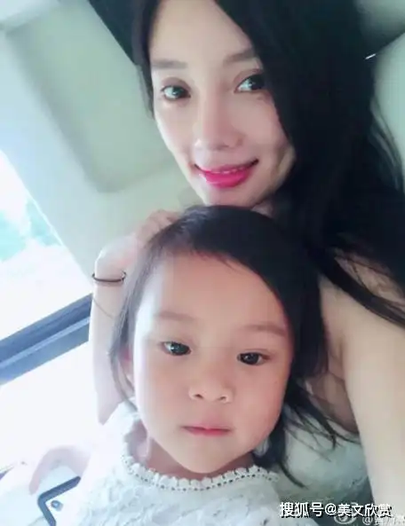 钟汉良一家近照曝光妻子背景深厚女儿比小甜馨还可爱