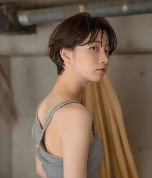 这些短发更上瘾!_发型_头发_女生