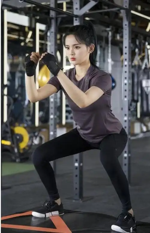 有一种健美裤叫杨超越,看到这腿型,网友:再也不羡慕你瘦了