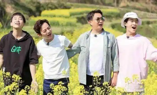 爆开录不见黄磊,何炅与其他三人聚餐,新嘉宾阵容强大_张子枫_张艺兴