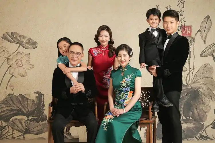 2022展会新款影楼亲子主题服装一家六口全家福中国风旗袍服套装