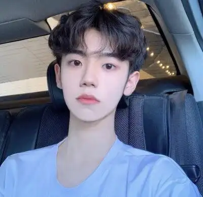 真人男生帅气有字的头像