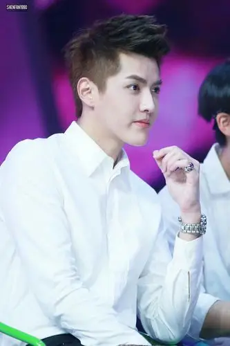 吴亦凡 (这个角度好好看) 快乐大本营 白衬衣