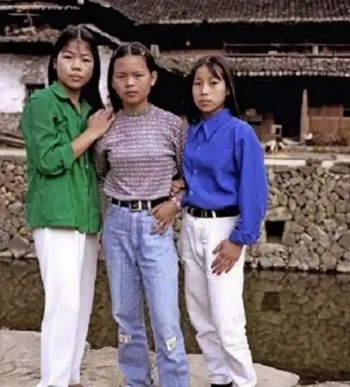 真实的90年代老照片:图1帅酷的小女孩,图4美丽的女车模