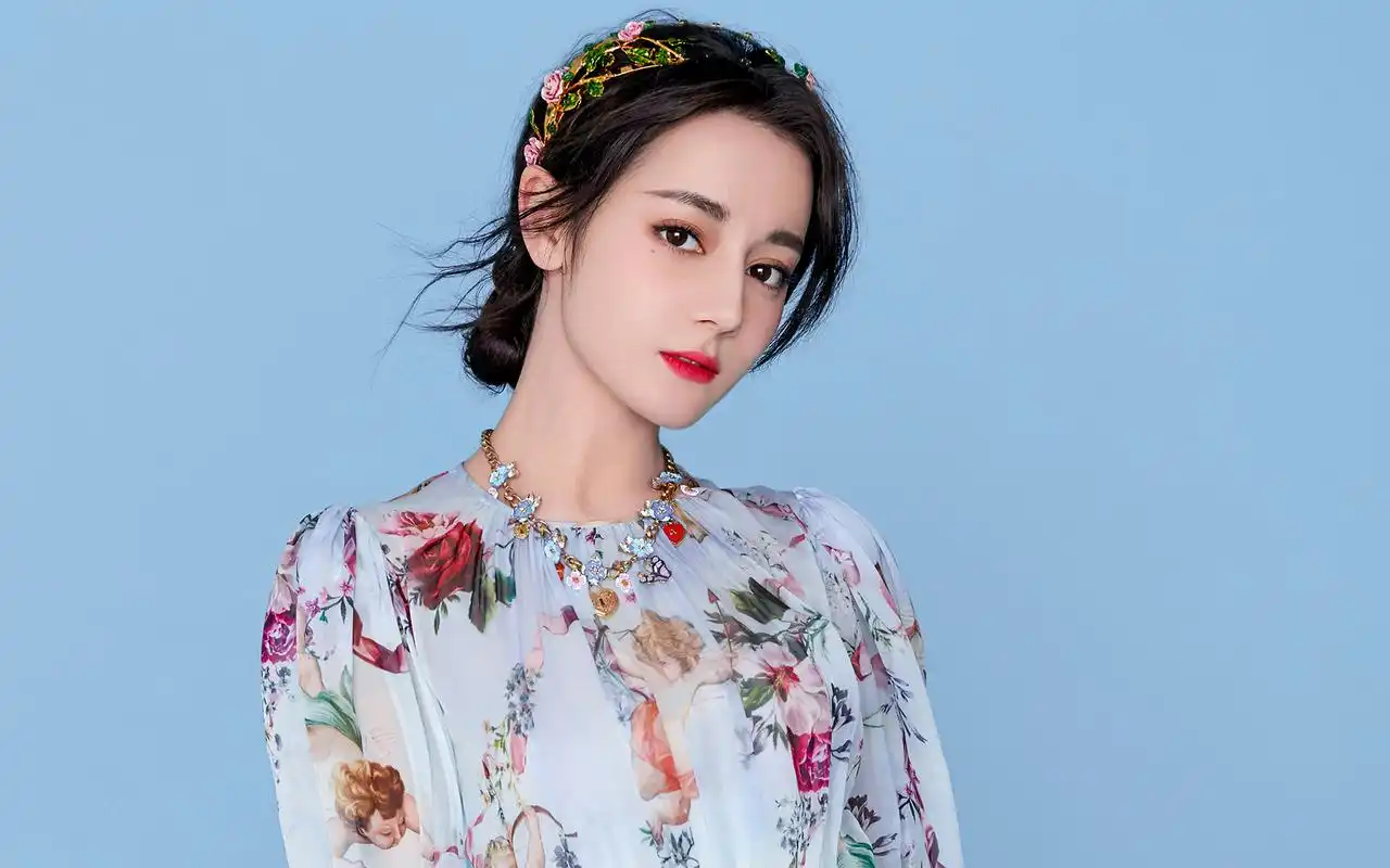 迪丽热巴性感写真高清电脑桌面壁纸