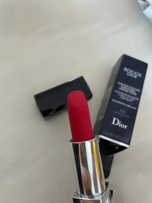 迪奥888,发财色(图片均为苹果原相机拍摄,无滤镜),专柜购入.