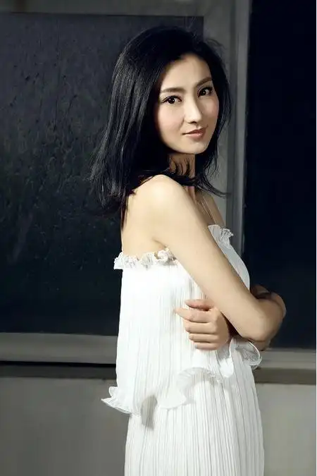 斓曦下辈子收官剧中婚变不悔为爱孑然一身