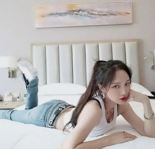 孟佳身材壁纸孟佳生活照