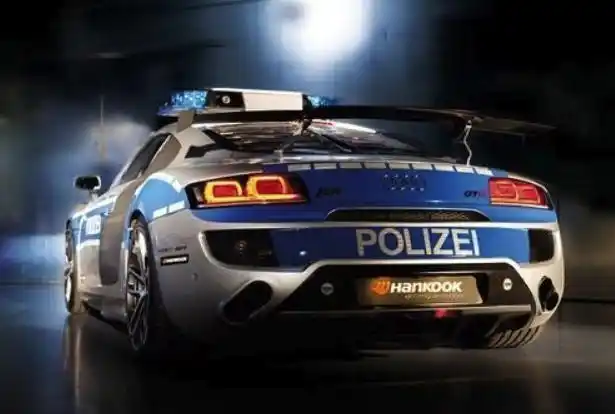 第六名德国警队奥迪r8