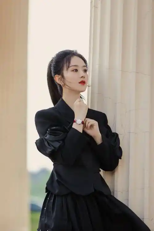 赵丽颖黑色礼服优雅大方写真