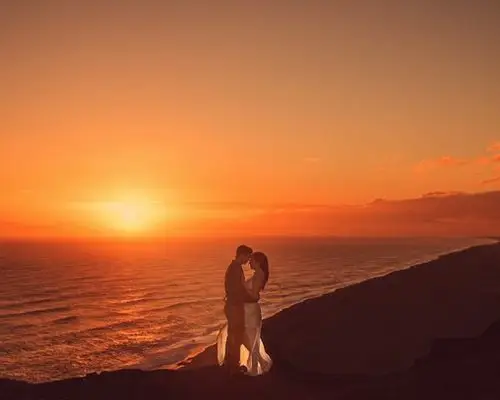 相爱的jeremy和rachelle在没有任何计划下,开着面包车开始了他们的