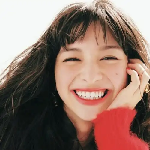 有没有什么笑得很灿烂的女生头像啊