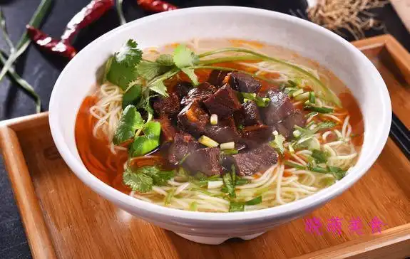 酸辣牛肉面,香菇炸酱面,清汤牛肉面,家常油泼面的美味做法