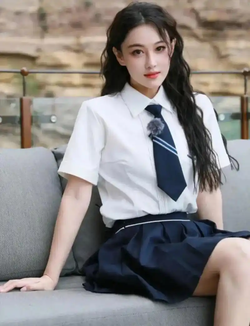 一组张馨予特别照片写真!前面两张张馨予姐姐学生扮相!