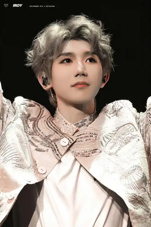 tfboys眼部特写##tfboys如果睁眼便是十年后#王源的眼睛就是出了名的