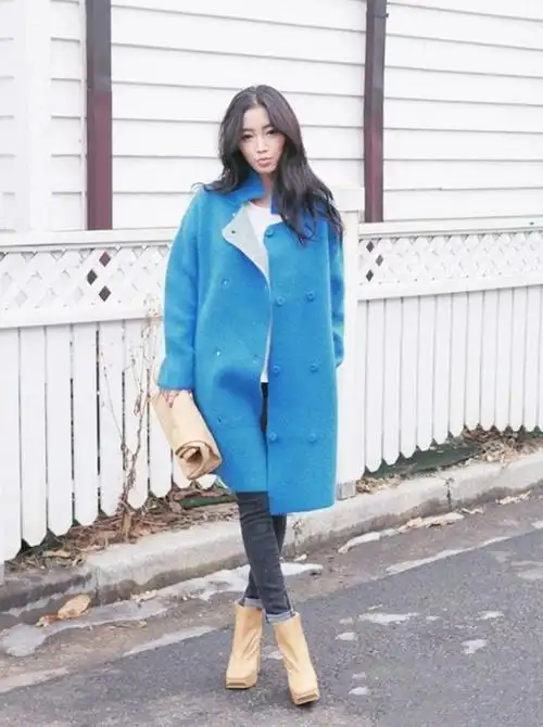 蓝色外套配什么颜色裤子好看图片(蓝色上衣穿搭技巧)-心语百科