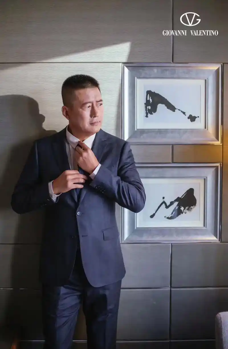 v星绅  演员高曙光身穿78 成熟稳重 展现绅士魅力 - 抖音