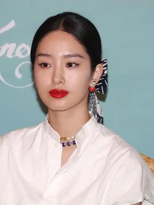 杨采钰完美诠释了真正适合亚洲人的法式穿搭