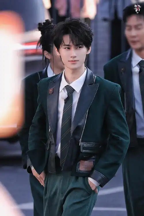 张真源是懂代班主持的