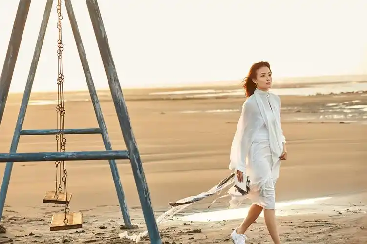 容祖儿新专同名主打答案之书mv上线演唱者是容祖儿演出者是你