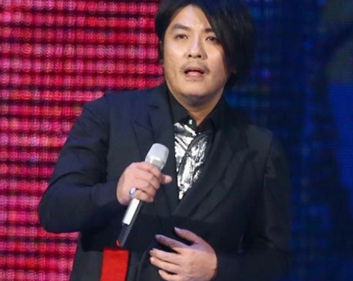 图歌手阿杜患病致肥胖希望重回歌坛