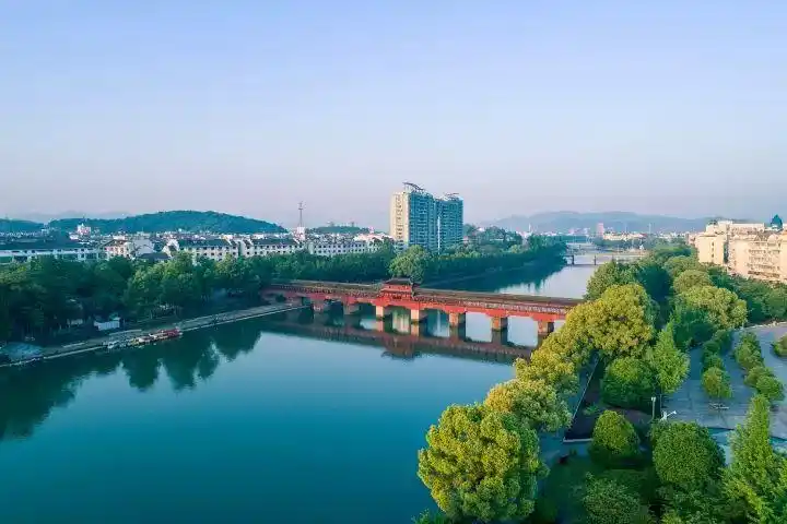 武义青联委员制作10亿亿像素城市全景燃爆金华