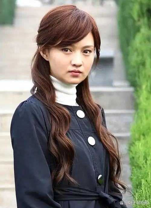 演员傅晶46岁还能演大学生多年来低调拍戏很美可剧本太烂