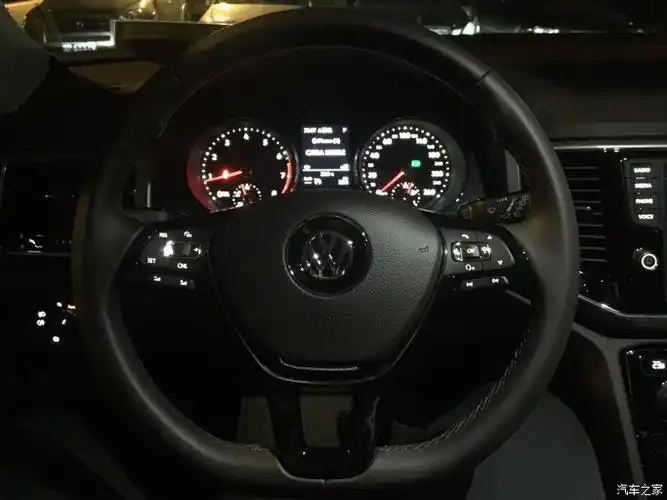 方向盘有点滑,改天加个手缝套套