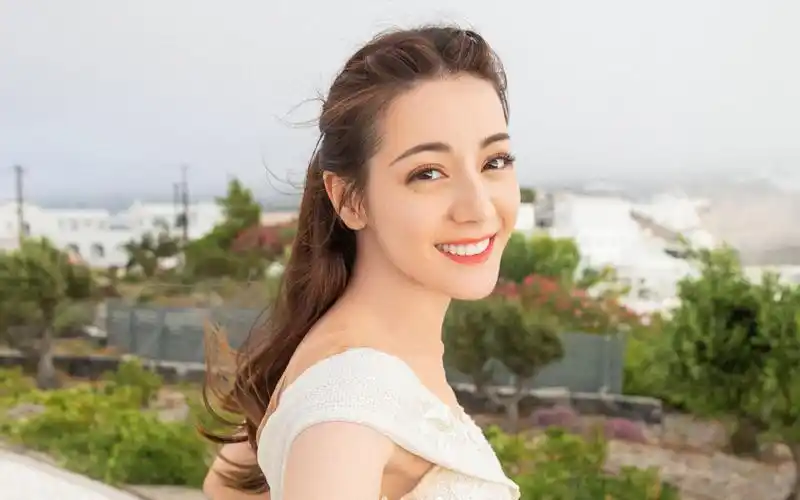 迪丽热巴唯美婚纱写真桌面壁纸