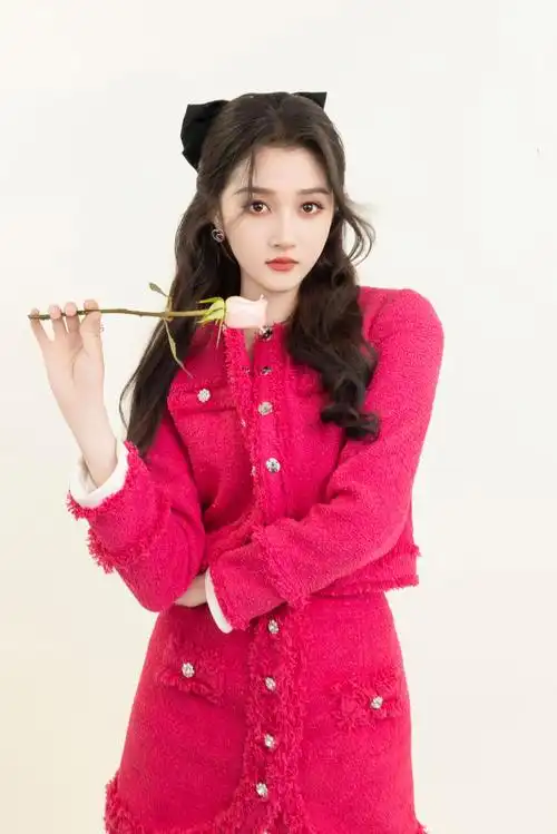 关晓彤超话#北京台春晚好看#@关晓彤北京台春晚9年全勤,大年初一准时