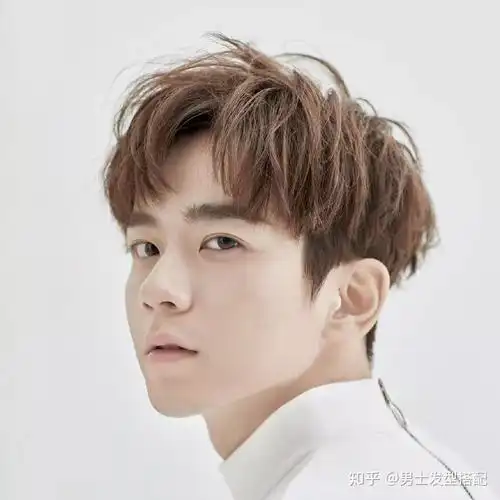 男生斜刘海发型