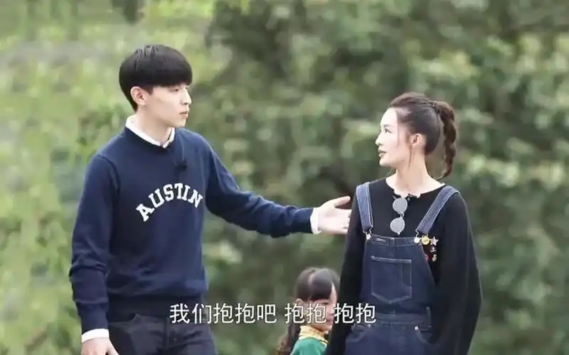 李沁在娱乐圈有多受宠王一博给她当伴舞邓伦贴心帮她洗手