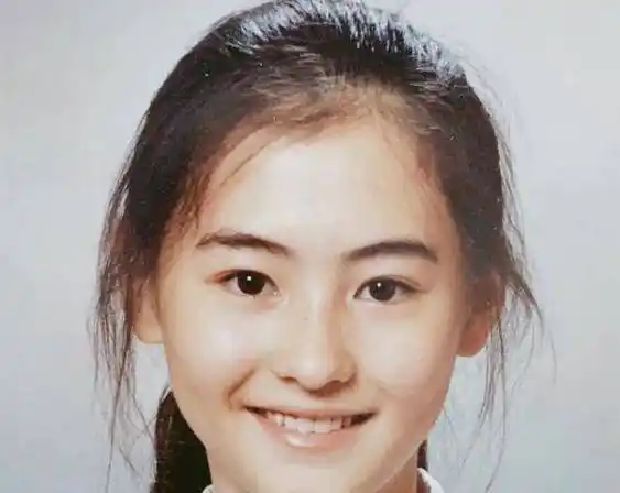 从美少女到魅力女人,张柏芝学生时期证件照,笑容甜美眉清目秀_人们