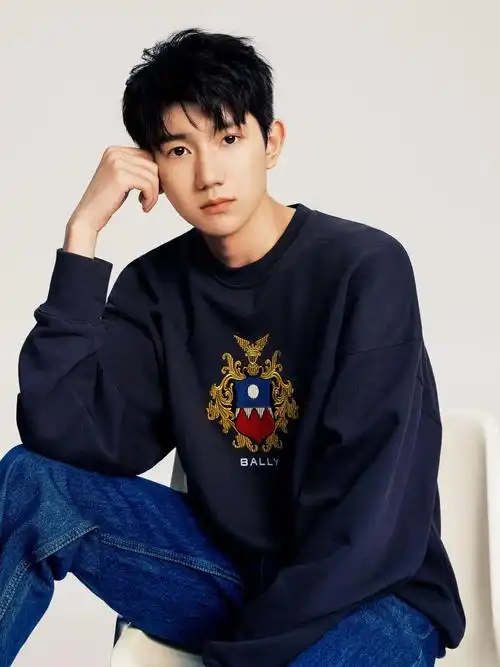 bally 推出520限定系列 携手全球品牌代言人王源演绎广告大片"心动