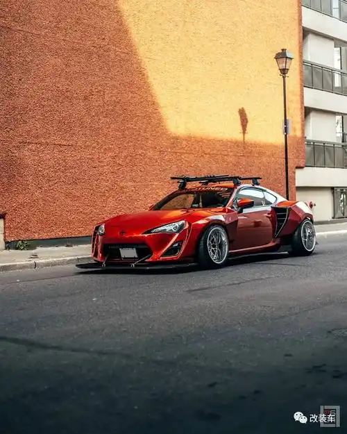 模仿高达造型的宽体丰田86,男人从未长大只是玩具越来越大