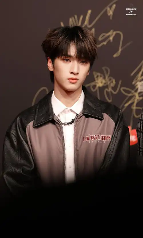 严浩翔超话|#微博音乐盛典红毯#|#严浩翔微博音乐盛典秋日look#99